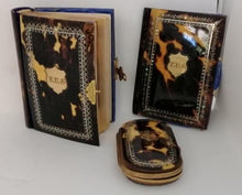 Charger l'image dans la galerie, Set livre, petit carnet et porte monnaie