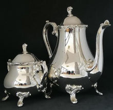 Charger l'image dans la galerie, Théière et sucrier en métal argenté