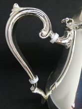 Charger l'image dans la galerie, Théière et sucrier en métal argenté