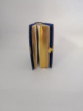 Charger l'image dans la galerie, Set livre, petit carnet et porte monnaie