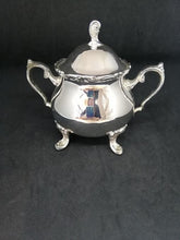 Charger l'image dans la galerie, Théière et sucrier en métal argenté
