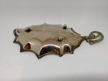 Charger l'image dans la galerie, Feuille décorative en métal argenté.