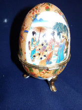 Charger l'image dans la galerie, 3 gros oeufs style Fabergé