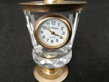 Charger l&#39;image dans la galerie, Horloge quartz en forme de bouteille et seau à glace, en métal doré et verre
