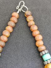 Charger l&#39;image dans la galerie, Collier original en ambre et imitation ambre
