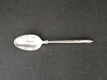 Charger l&#39;image dans la galerie, Set de six cuillères finement décoré, en argent, encoire dans sa boite d’origine
