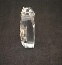 Charger l&#39;image dans la galerie, Horloge quartz en forme de sac en métal doré et verre
