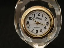 Charger l&#39;image dans la galerie, Horloge quartz en forme de montgolfière en métal doré et verre
