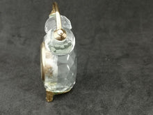 Charger l&#39;image dans la galerie, Horloge quartz en forme de réveil, en métal doré et verre

