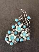 Charger l&#39;image dans la galerie, Broche en métal argenté et turquoise
