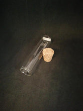 Charger l&#39;image dans la galerie, Tube éprouvette en verre avec un bouchon en liège
