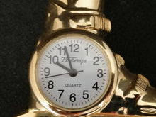 Charger l&#39;image dans la galerie, Horloge quartz en forme de patin à roulettés en métal doré
