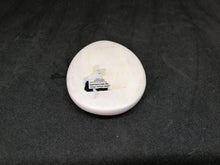 Charger l&#39;image dans la galerie, Porte encens en porcelaine blanche
