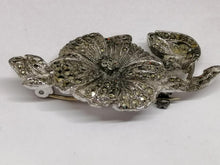 Charger l&#39;image dans la galerie, Broche/pendentif en forme de fleur, métal argenté
