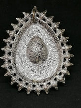 Charger l&#39;image dans la galerie, Pendentif en métal argenté, nacre et brillant
