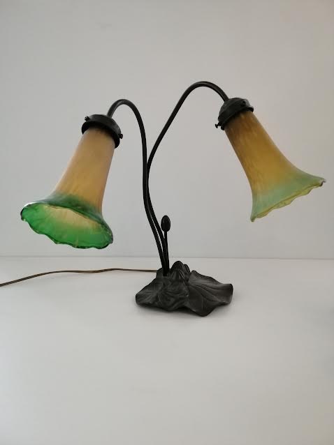 Lampe Art Déco en fer et verre coloré
