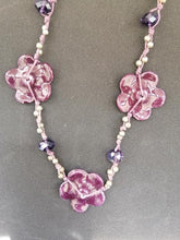Charger l&#39;image dans la galerie, Collier en pierre violette en forme de fleur
