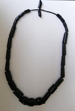Charger l&#39;image dans la galerie, Très joli collier en pierre noire
