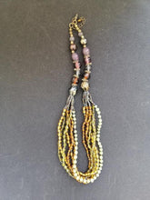 Charger l&#39;image dans la galerie, Très beau collier à 7 brins tressés avec perles de verre et nacre
