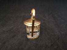 Charger l&#39;image dans la galerie, Horloge quartz miniature de collection en métal doré et verre en forme arrosoir
