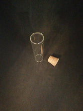 Charger l&#39;image dans la galerie, Tube éprouvette en verre avec un bouchon en liège
