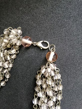 Charger l&#39;image dans la galerie, Collier à 9 brins tressés en métal argenté et perles de verre rose transparent

