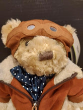 Charger l&#39;image dans la galerie, Ours Bentley en peluche en édition limitée
