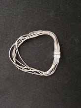 Charger l&#39;image dans la galerie, Bracelet chaine en métal argenté
