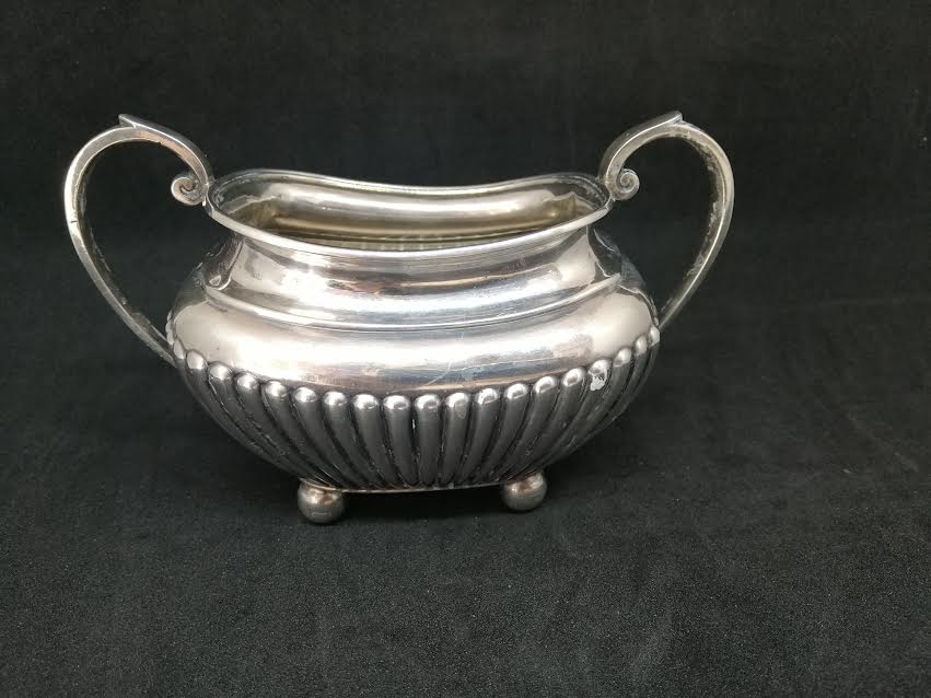 Sucrier en métal argenté avec poinçon