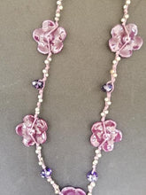 Charger l&#39;image dans la galerie, Collier en pierre violette en forme de fleur
