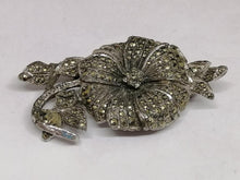 Charger l&#39;image dans la galerie, Broche/pendentif en forme de fleur, métal argenté
