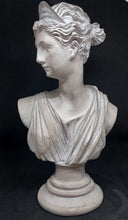 Charger l&#39;image dans la galerie, Petite sculpture buste de femme
