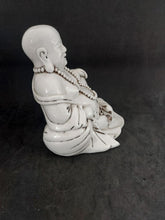 Charger l&#39;image dans la galerie, Statuette en blanc de Chine, fin XIXe siècle, représentant Bouddha
