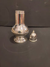 Charger l&#39;image dans la galerie, Sucrier finement décoré en métal argenté
