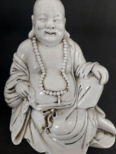 Charger l&#39;image dans la galerie, Statuette en blanc de Chine, fin XIXe siècle, représentant Bouddha
