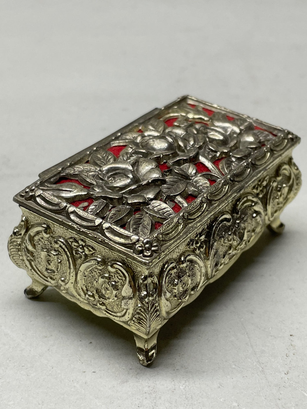 Petite boîte à bijoux décorative