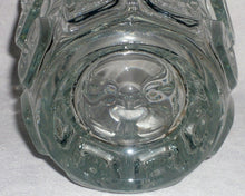 Charger l&#39;image dans la galerie, Magnifique vase SKLO UNION en verre pressé
