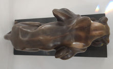 Charger l&#39;image dans la galerie, Sculpture puma en bronze vieilli
