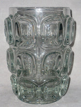 Charger l&#39;image dans la galerie, Magnifique vase SKLO UNION en verre pressé
