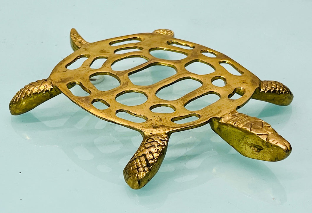 Tortue en bronze doré, art déco. XX siècle