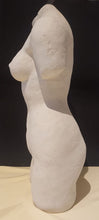 Charger l&#39;image dans la galerie, Sculpture représentant un buste de femme, style classique, plâtre naturel
