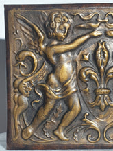 Charger l&#39;image dans la galerie, Jolie boite en carton recouvert de cuir repoussé
