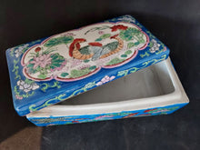 Charger l&#39;image dans la galerie, Boîte en porcelaine avec couvercle
