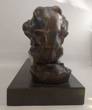 Charger l&#39;image dans la galerie, Sculpture puma en bronze vieilli
