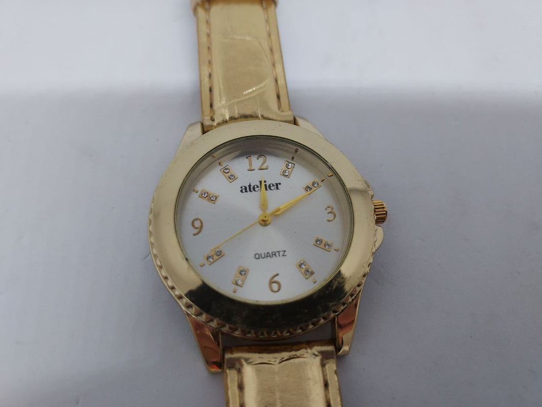 Montre dorée avec petits brillants