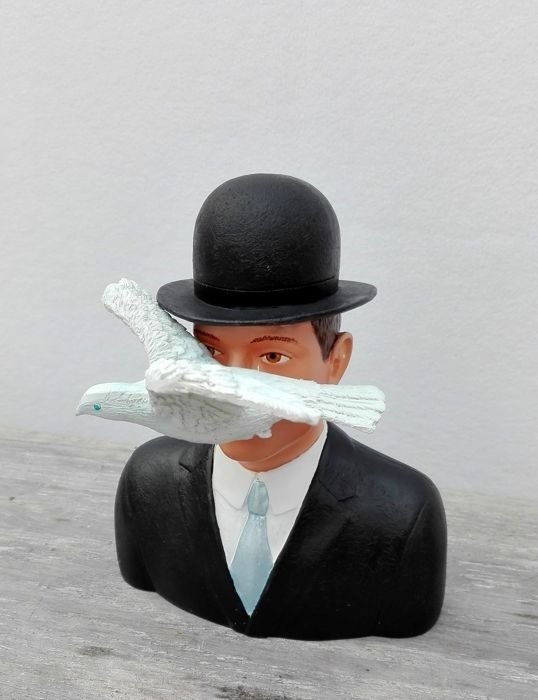 Sculpture Magritte, fabriqué en polystone