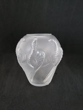 Charger l&#39;image dans la galerie, Vase en cristal Lalique
