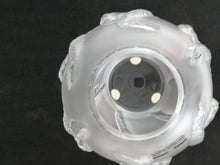 Charger l&#39;image dans la galerie, Vase en cristal Lalique
