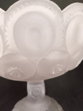 Charger l&#39;image dans la galerie, Coupe sur pied en verre fumé
