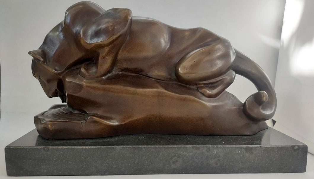 Sculpture puma en bronze vieilli
